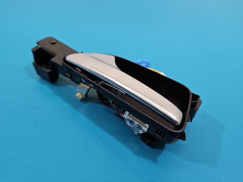Klamka wewnętrzna przód lewa Mercedes GL II X166 A1667600561