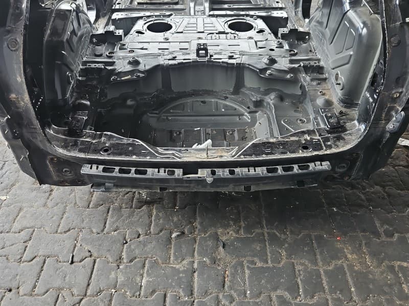 Pas tylny podłoga wanna bagażnika Porsche Cayenne II HB
