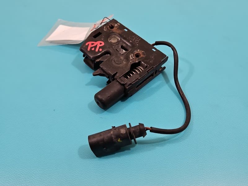 Zamek maski 2pin. P.p Audi A7 4G 4G0823509C