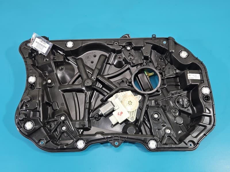 Podnośnik przód lewy SZYBY WINDA 7360423 BMW G30 4d sedan