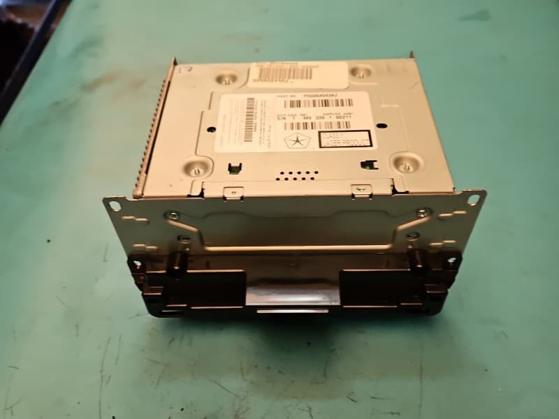 Radio fabryczne Lancia Thema II 11-14 P05064543AJ radioodtwarzacz