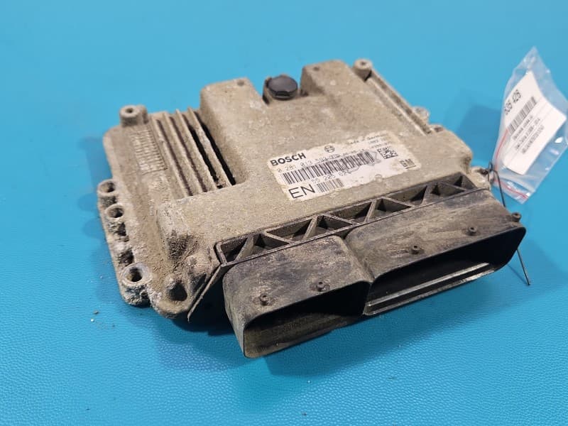 Komputer Sterownik silnika Opel Zafira B 1,9 cdti 55205621 0281013593