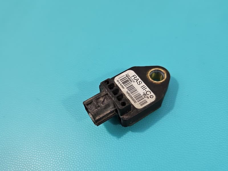Czujnik uderzeniowy uderzenia Fiat Freemont P56038950AA