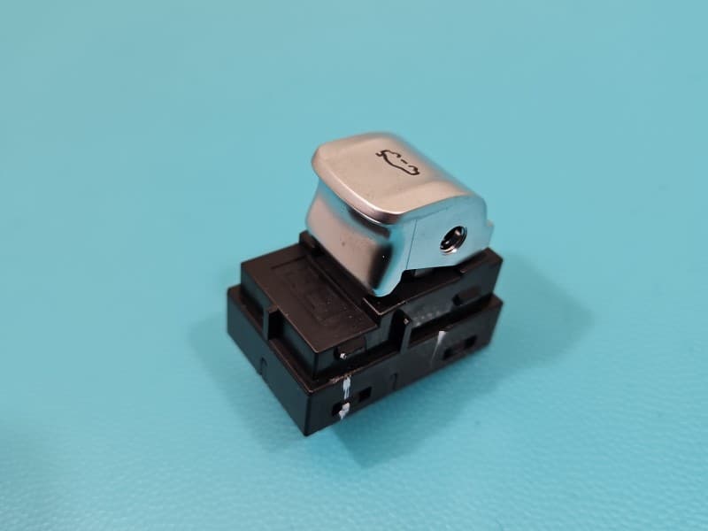 Przełącznik 4 PIN KLAPY BGAZNIKA BMW iX3 G08 9299459-02 9299459