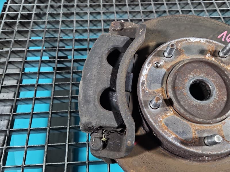 Zacisk przód lewy Kia Sorento I 03-09 3,3 V6 G6DB