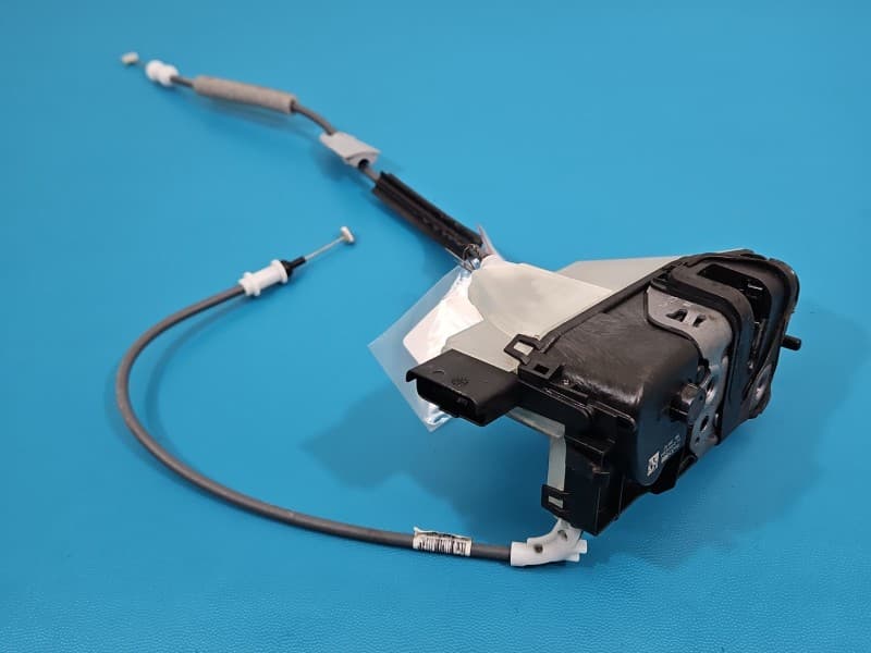 Zamek przód prawy Peugeot 2008 II 19- EUROPA 6 PIN 305588 16944084