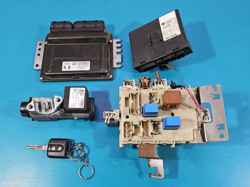 Komputer Sterownik silnika Nissan Almera tino 1,8 16V MEC32-411