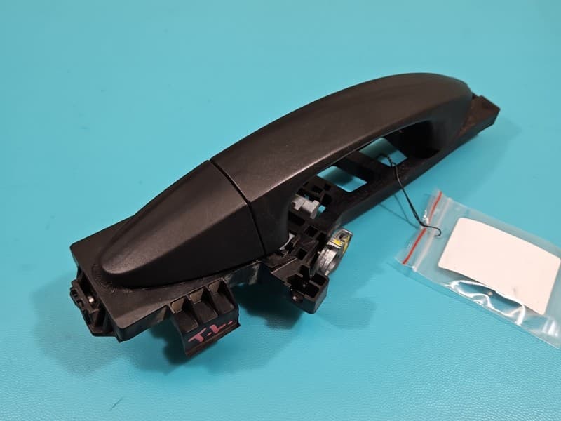Klamka tył lewa zewnętrzna Ford Transit Courier 14-23 8A61-A224A37 ET76-A224A37-AA biały