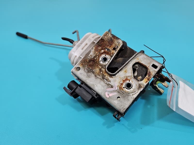 Zamek przód lewy Audi A3 8L EUROPA 3pin 8L1837015A
