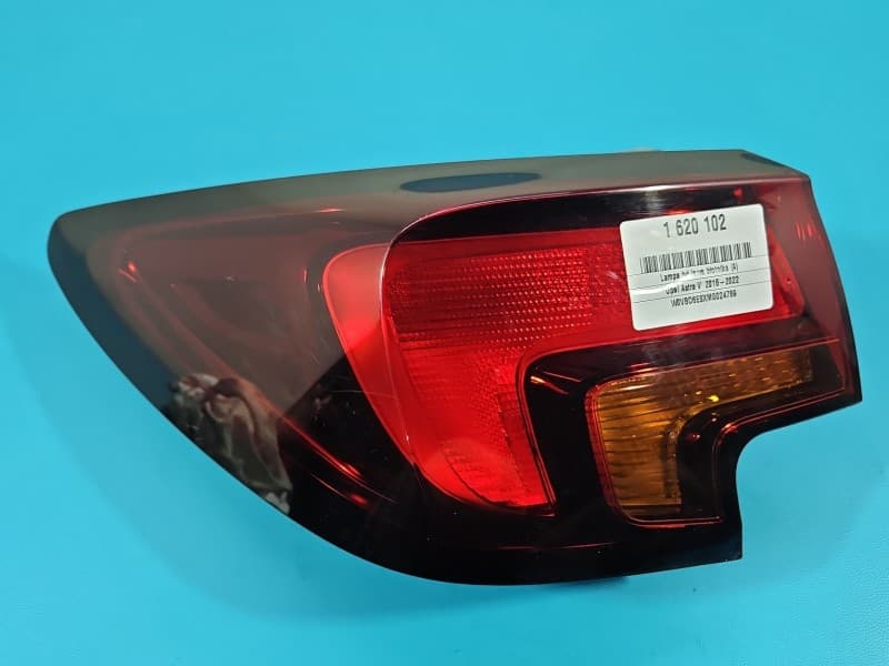 Lampa tył lewa błotnika Opel Astra V K HB EUROPA 39099014