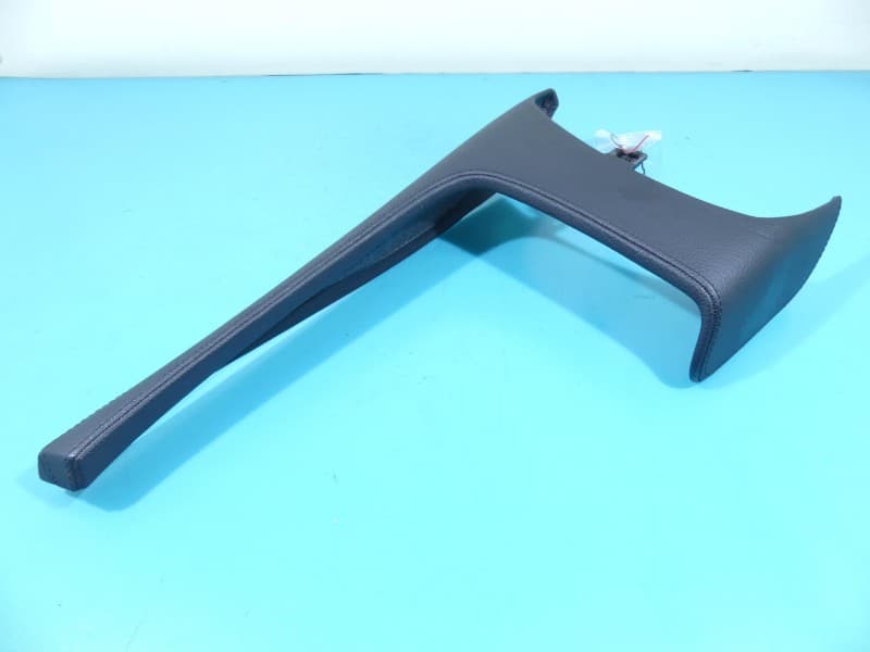 Osłona ZAŚLEPKA PLASTIK urwane mocowanie -- OSŁONA ŚRODKOWA TUNELU Volvo S90 II 16- 31377885