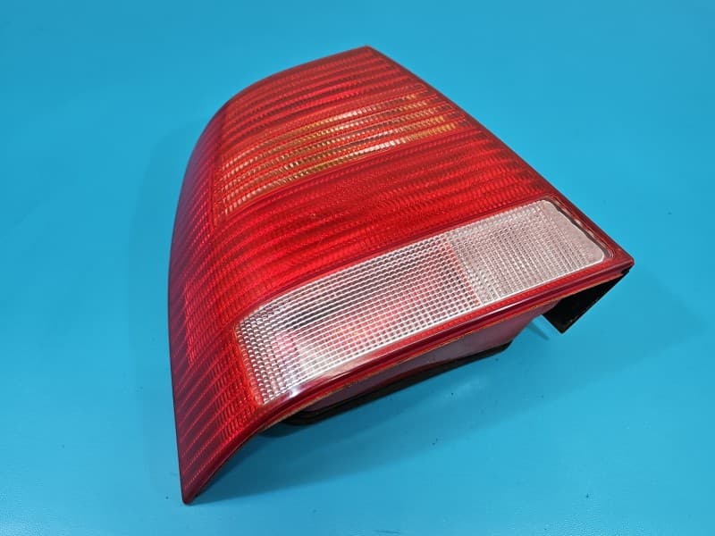 Lampa tył lewa błotnika Vw Bora sedan EUROPA