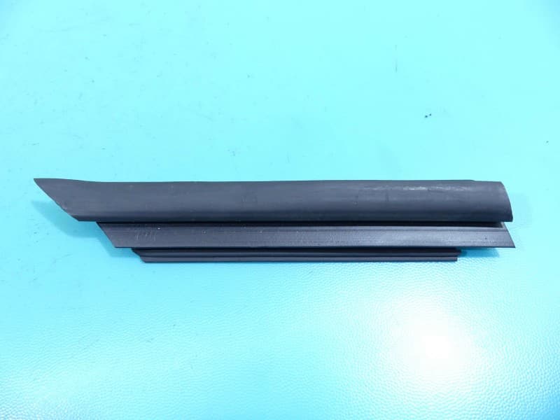 Osłona ZAŚLEPKA PLASTIK DRZWI TYŁ PRAWA BMW G11 G12 7388534