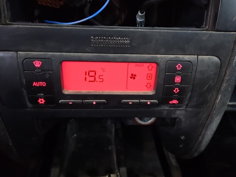 Konsola panel nawiewu Seat Leon I Toledo II 1M0820043C