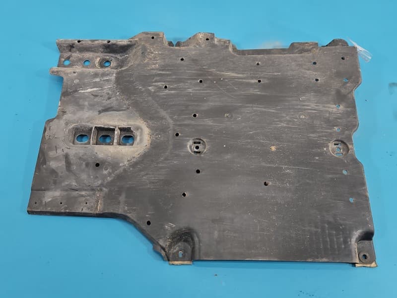 Osłona ZAŚLEPKA PLASTIK PODWOZIA TYŁ LEWA ---RYSY-- Peugeot 3008 II 16-23 9836619080