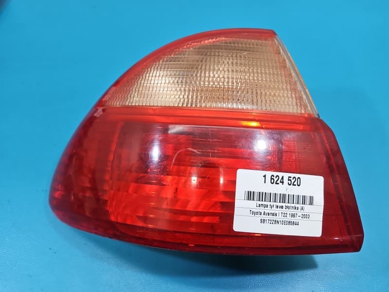 Lampa tył lewa błotnika Toyota Avensis I T22 kombi EUROPA