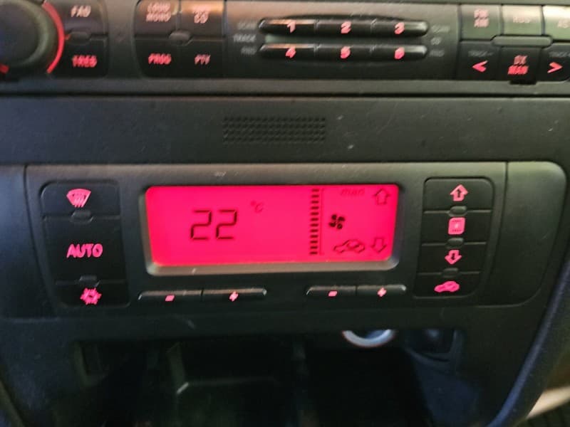 Konsola panel nawiewu Seat Leon I Toledo II 1M0820043D