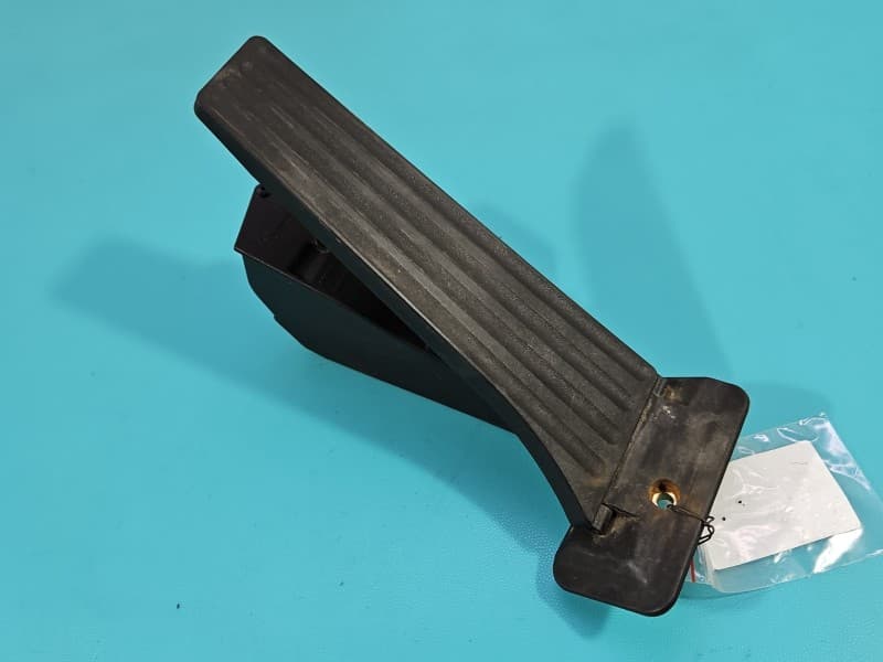 Pedał gazu potencjometr BMW G30 2,0 T B48B20 6859999