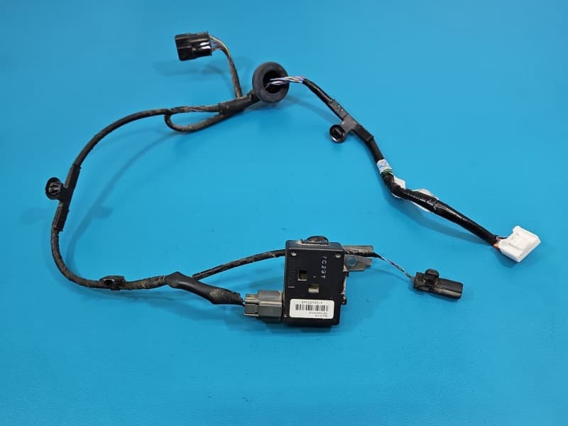Wiązka instalacja na pasie tylnym Mitsubishi Eclipse Cross G8D-640M-BUZ 8637A176
