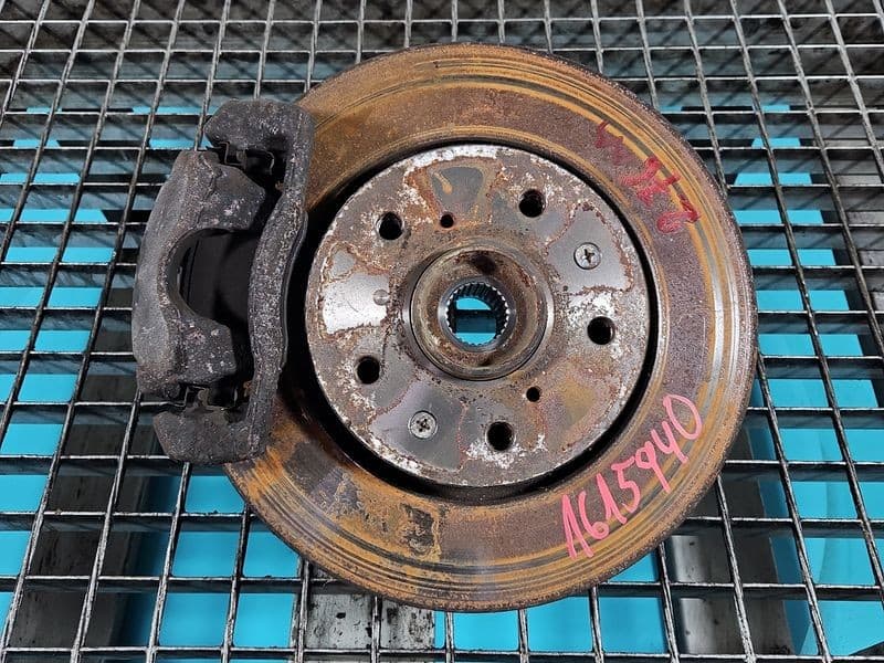 Zwrotnica lewa piasta przód 1,6 16V Suzuki Swift Mk6