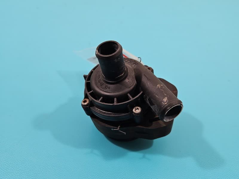 Pompka obiegu wody pompa Mercedes W211 3,2 cdi A2118350264