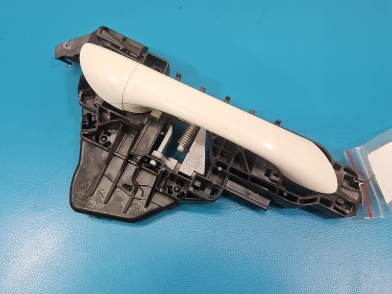 Klamka tył prawa zewnętrzna Mercedes W245 A1697600434 650