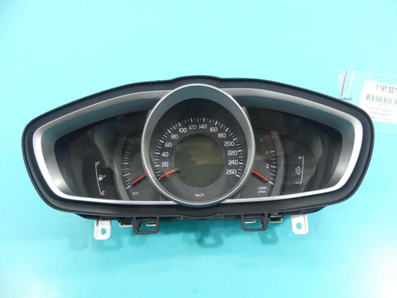 Licznik Volvo V40 II 12- 2,0 D2 36011338 EUROPA