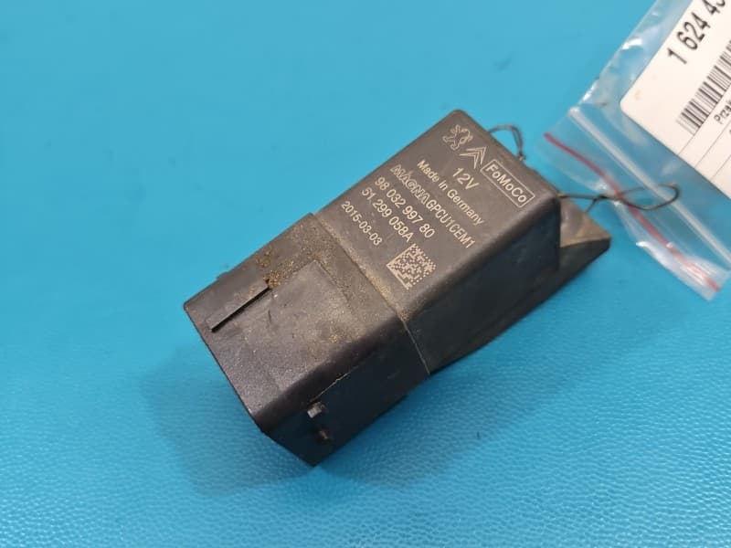 Przekaźnik świec żarowych Citroen C4 Cactus 14-20 1,6 hdi 9803299780