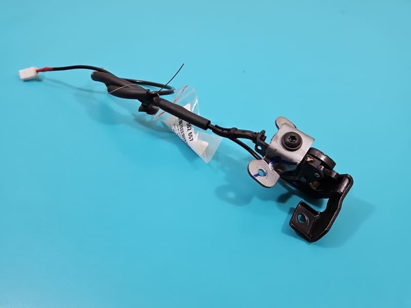 Zamek przód prawy Isuzu D-Max II 11-19 EUROPA górny 3025746