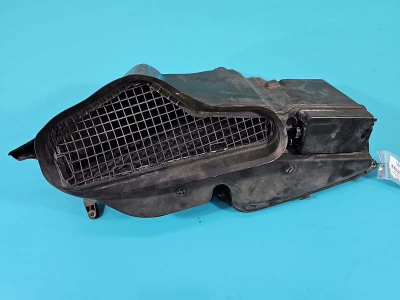 KIEROWNICA Wlot powietrza Mercedes W221 3,0 CDI A2218300044
