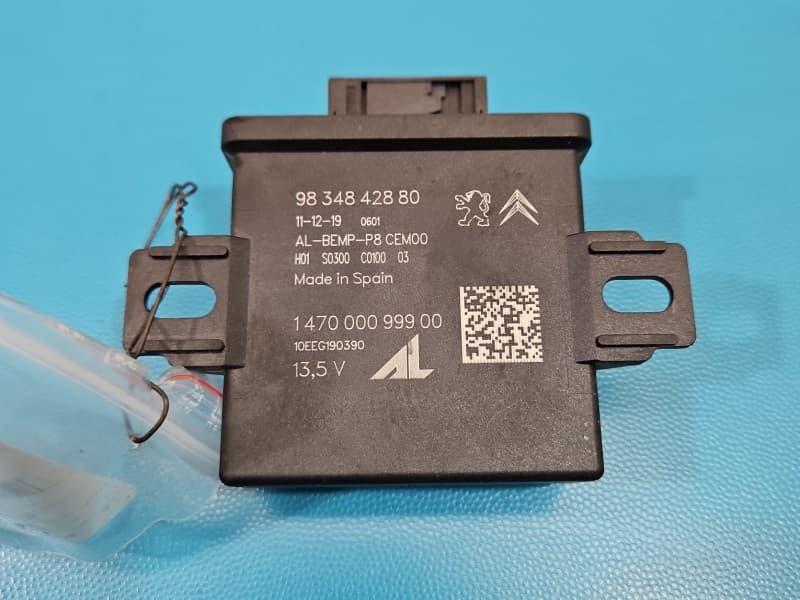 Sterownik moduł ŚWIATEŁ Peugeot 3008 II 16-23 9834842880