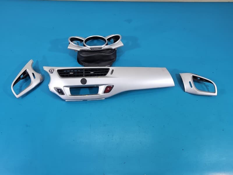Listwa dekor deski Citroen C3 II 09-16 96857498 9685748677 schodząca powłoka
