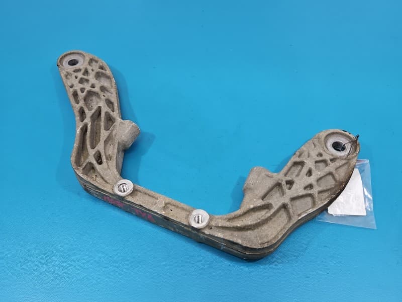 Mocowanie uchwyt mostu INFINITI QX30 H15 16-19
