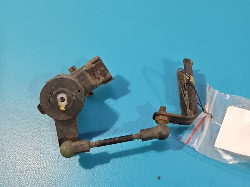Czujnik poziomowania xenon Jeep Grand Cherokee IV WK2 68245332AC