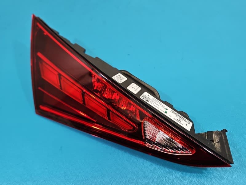 Lampa tył lewa klapy Mercedes W206 sedan EUROPA A2069063201