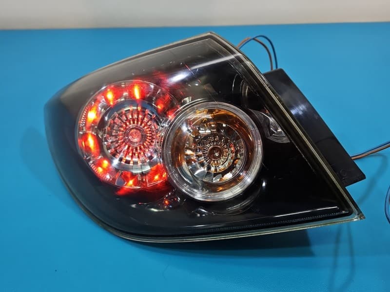 Lampa tył lewa błotnika Mazda 3 I BK HB EUROPA