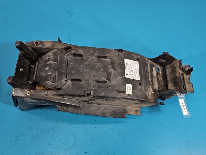 Osłona ZAŚLEPKA PLASTIK Błotnik nadkole wypełnienie Honda VFR 800 98-01 80100MBG-0000