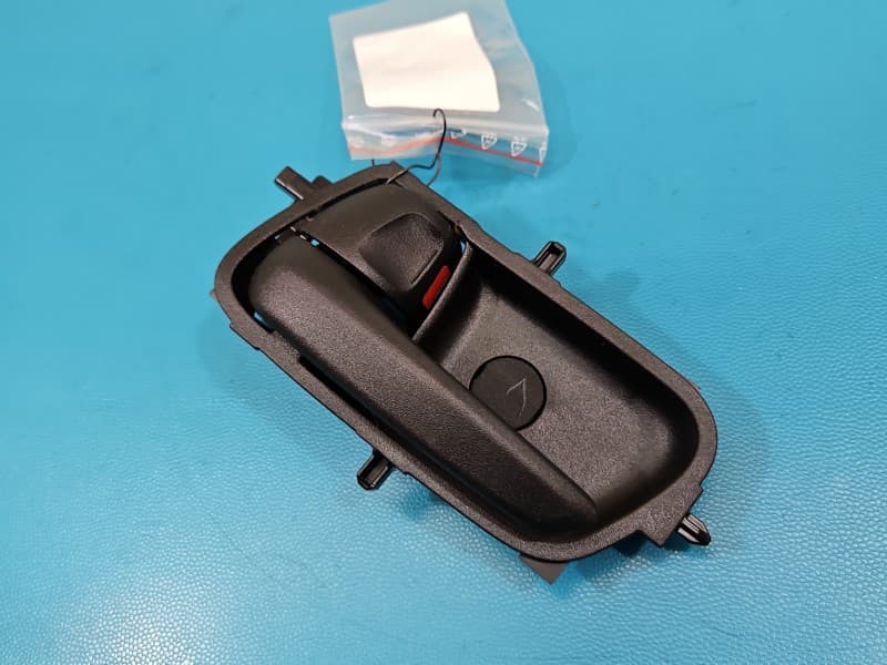 Klamka wewnętrzna tył lewa Toyota Yaris IV 69274-K0040