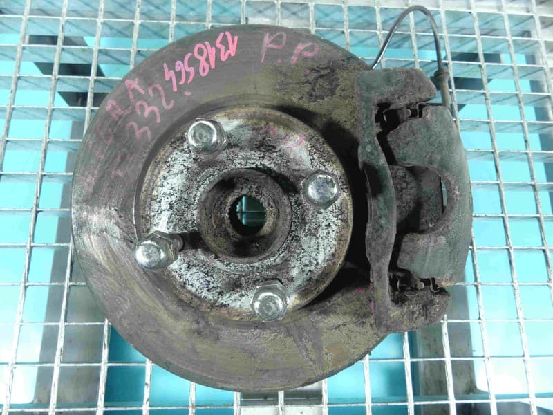 Zwrotnica prawa piasta przód 1,2 12V Nissan Micra K13