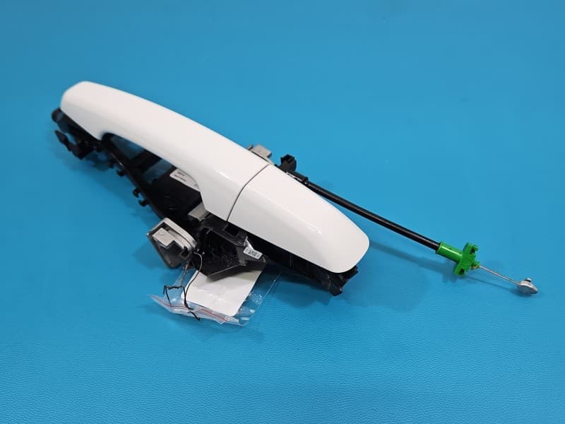 Klamka tył prawa zewnętrzna Land rover range Evoque I 11-18 BJ32-24994-CE Fuji White