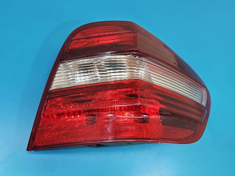 Lampa tył prawa błotnika Mercedes ML W164 HB EUROPA A1649061200 A1649060800
