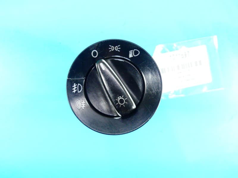 Przełącznik włącznik świateł Vw New Beetle 98- 1C0941531A