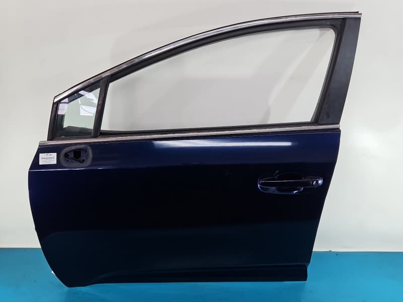 DRZWI PRZÓD LEWE KIEROWCY Toyota Avensis III T27 4d 8S6