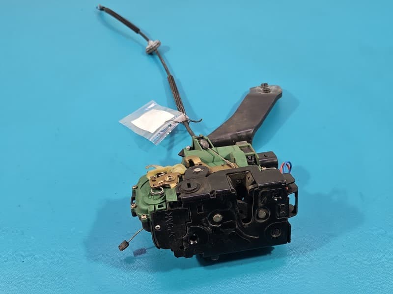 Zamek tył lewy Skoda Superb I 6PIN Y3B4839015M