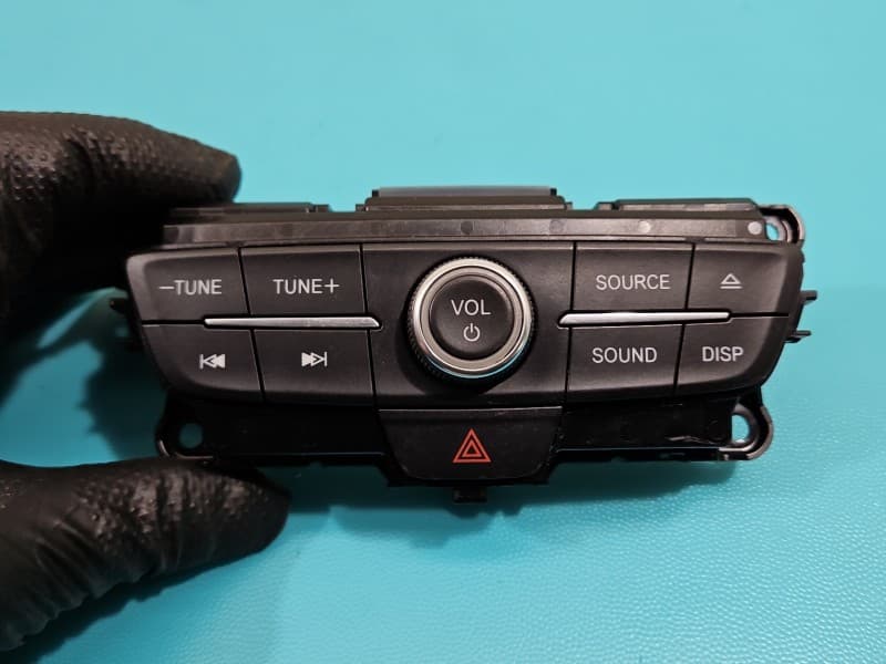 Radio fabryczne Ford Focus Mk3 F1BT-18C815-UAK F1ET18K811HD radioodtwarzacz
