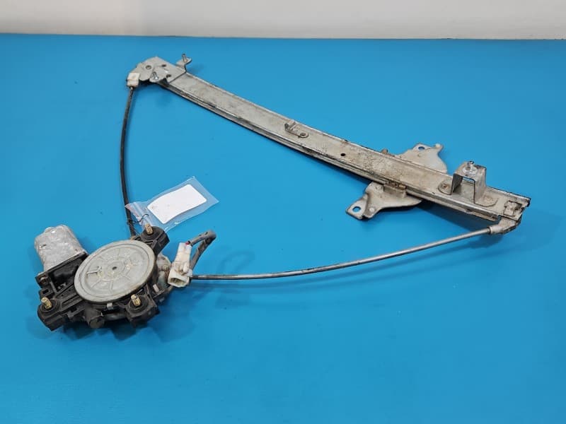 Podnośnik przód prawy SZYBY WINDA 85710-42030 Toyota Rav4 I 94- 2pin 3d HB