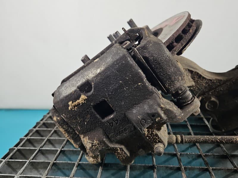 Zacisk przód prawy Nissan Juke I F15 10-19 1,2 T