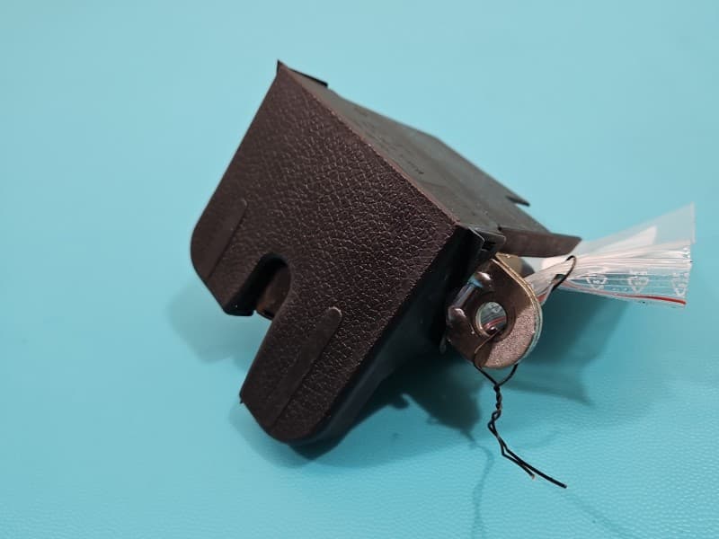 Zamek klapy tył Vw Passat B6 kombi 4PIN 3C9827645A