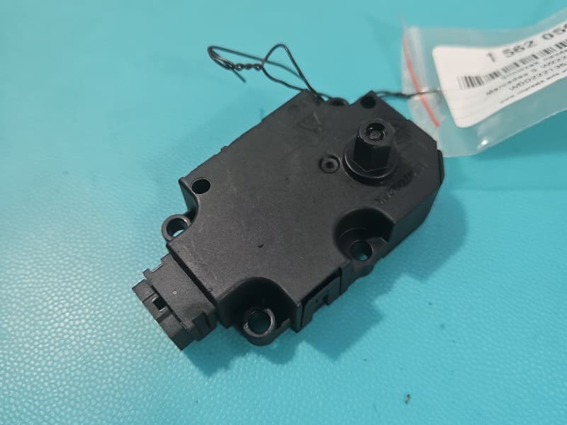 Silniczek nawiewu NAGRZEWNICY Mercedes W222 HEUT0045K EUROPA
