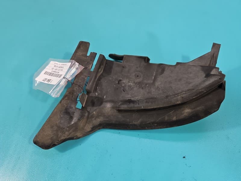 KIEROWNICA Wlot powietrza VOLVO V70 III 2,0 D4 31383024